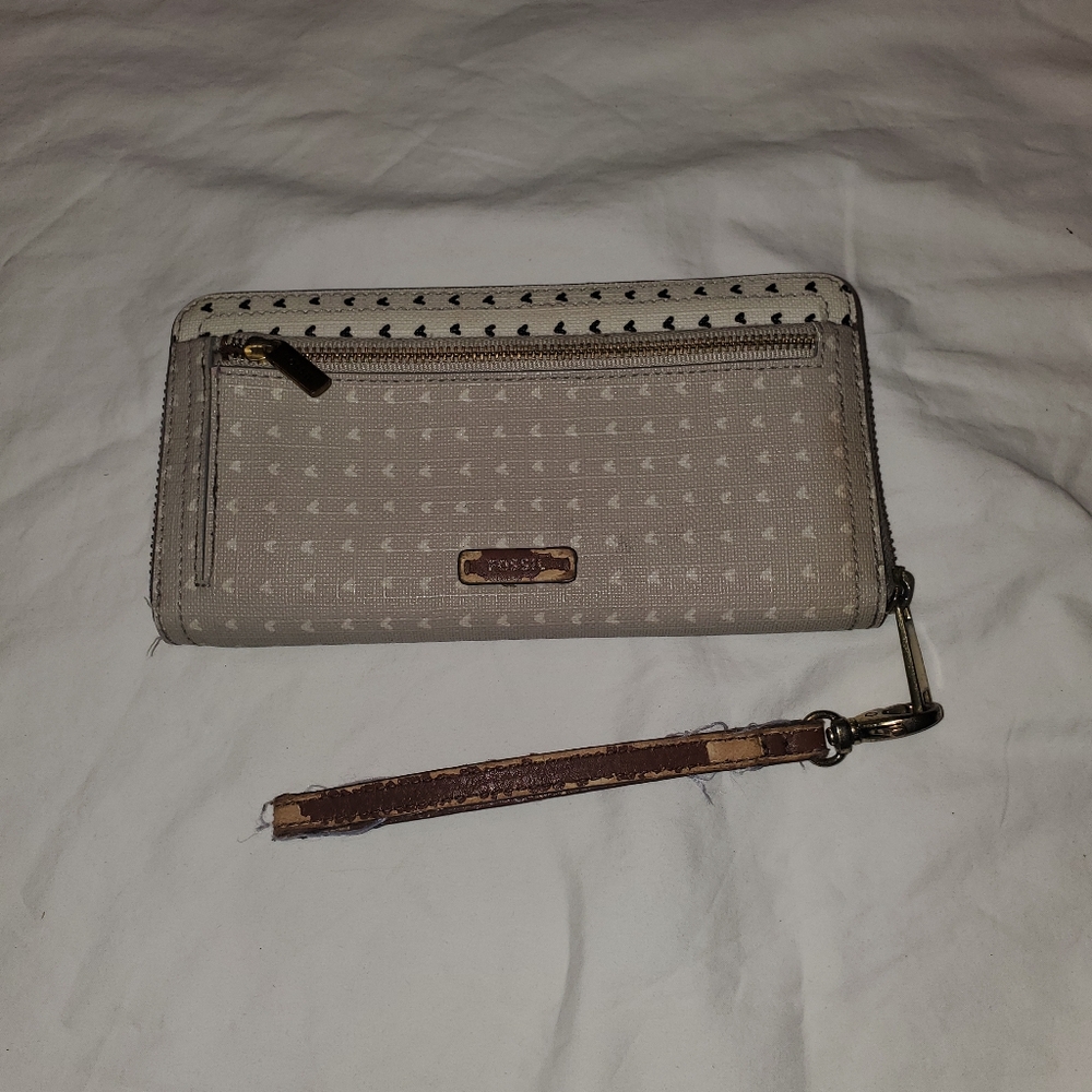 Fossil wallet. Hearts